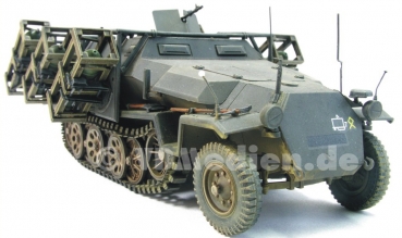 AFV Club 35091, 1/35 Sd.Kfz. 251/1 Ausf. C Stuka zu Fuß