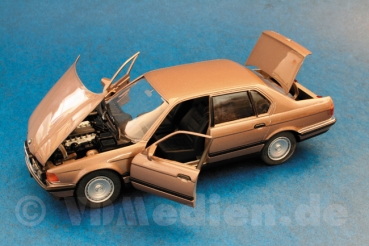 BMW 750i Klassik, bronze metallic, M 1:24 Schabak 1620