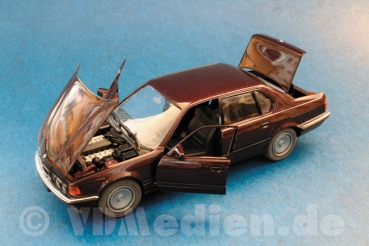 BMW 750i Klassik, braun, M 1:24 Schabak 1620