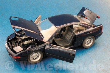 BMW 850i, Schwenkscheinwerfer blau metallic, M 1:24 Schabak 1630