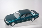 Audi 100 Stufenheck, grün metallic, M 1:24 Schabak 1420